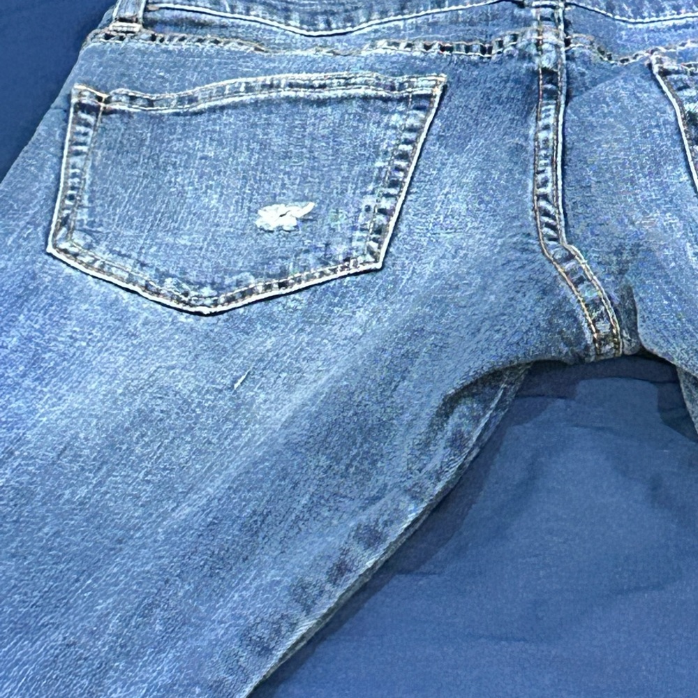 Taylor and Sage Distressed Jeans w/ Flower Appliqué, size 28 - Picture 9 of 9